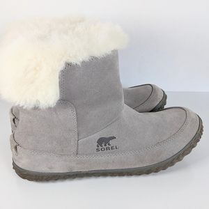 Women's Sorel Out n About suede boots 9.5